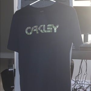 Oakley Tees size L